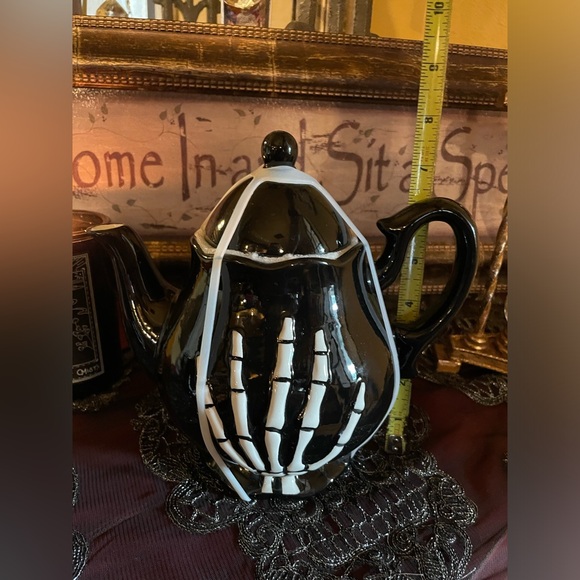 SPOOKY HOLLOW NWOT Halloween Black & White Skeleton Hand Teapot - Picture 12 of 13
